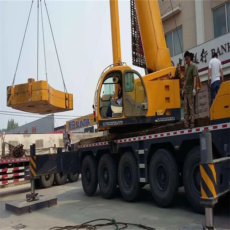 尖峰镇当地吊车出租|机器吊装|75吨|工厂搬迁服务